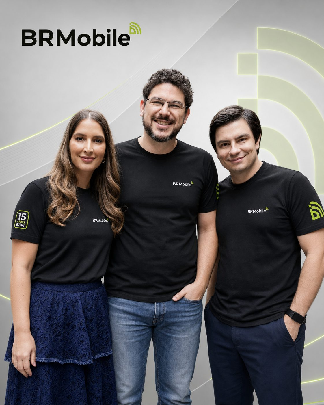 Rony Breuel, sua esposa Andrea e Roberto Assumpção, CEO da BR Mobile